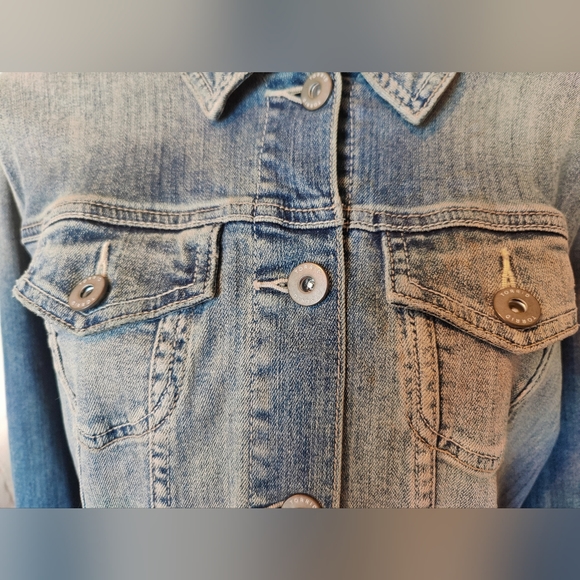 Torrid distressed faded denim jeans jacket π§₯ (Small) & Fits like a Medium - Picture 6 of 16